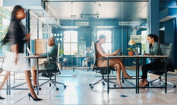 Crachá empresarial é essencial para segurança e identificação no ambiente de trabalho. Descubra como escolher o ideal.