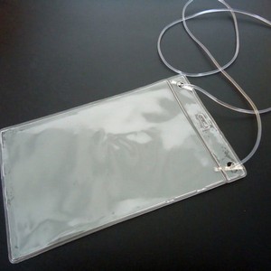 Crachá plastico transparente